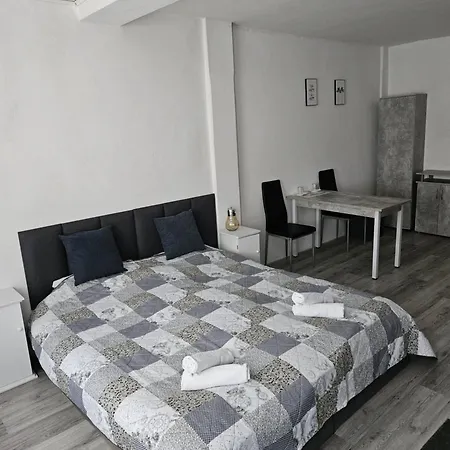 Zimmervermietung Schoene Gasse 6 * Freiberg